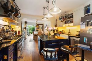 Kitchen-Dining- click for photo gallery